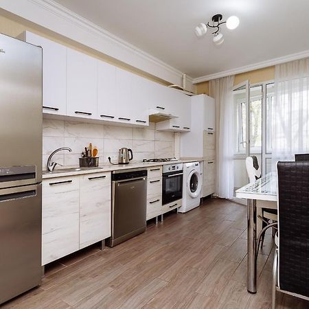 Apartament Confortabil In Centrul Orasului! Chisinau Luaran gambar
